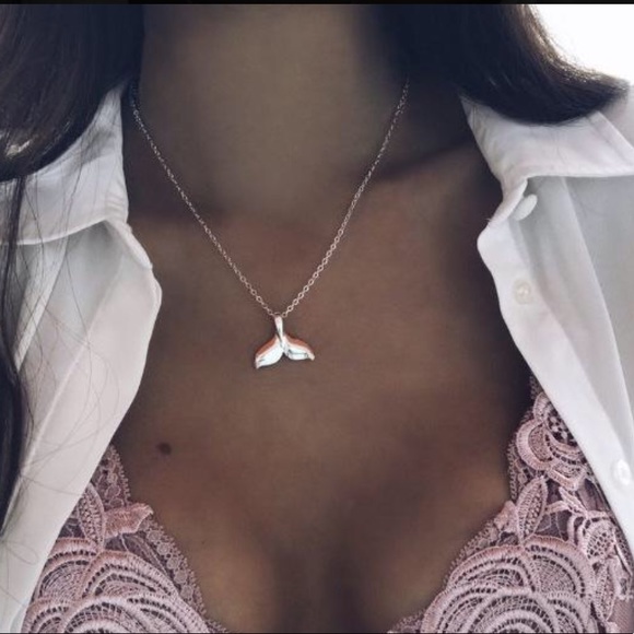 Pretty Mermaid Tail Necklace- silver tone - Picture 2 of 4